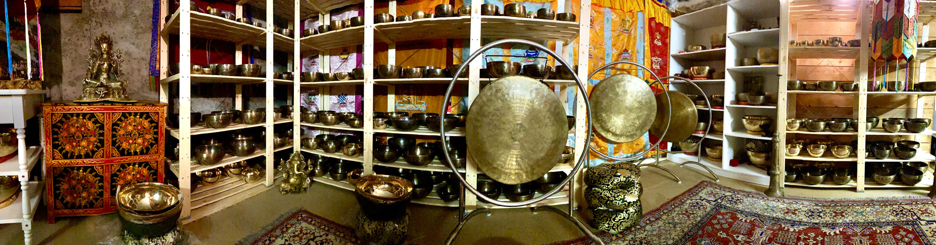 boutique_jussy-showroom-bol_chantant-gong-tara_statue-singing_bowl-tigreblancinstitut-(1)